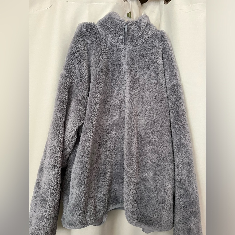 PINK fleece jacket
Size medium
Gray